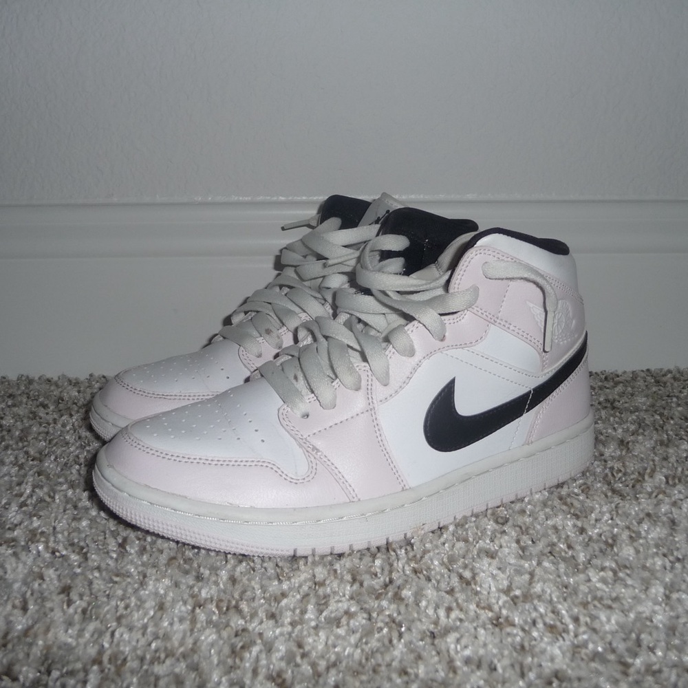 women’s air jordan 1 mid barely rose
